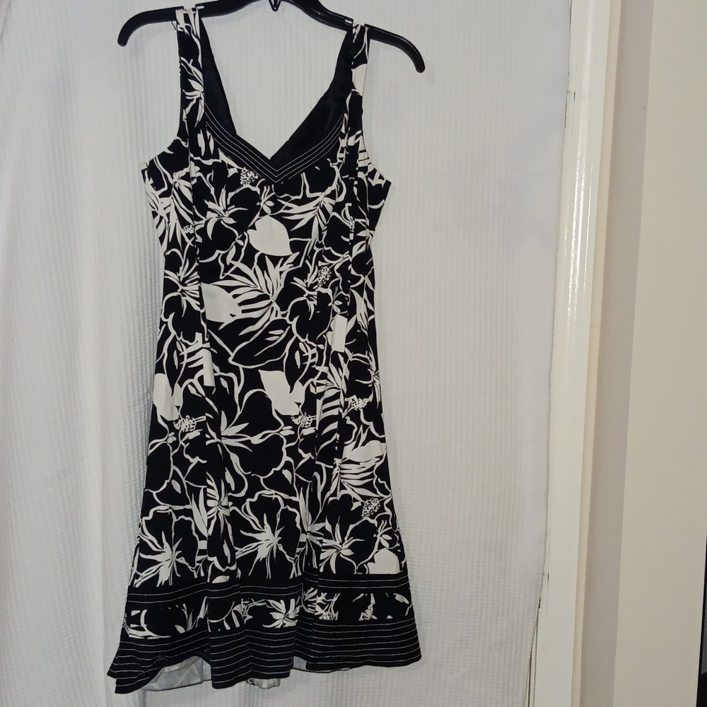 Nine West, Size 10, Black and White